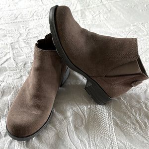 Earth Origins Women Randi Rexton Desert Taupe Zip Ankle Chelsea Bootie size 8